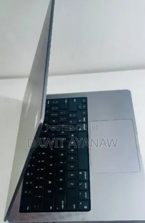 Photo - New Laptop Apple MacBook Pro 2022 M2 16GB Apple M2 SSD 512GB