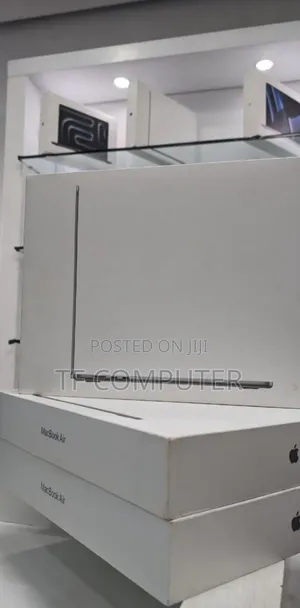 Photo - New Laptop Apple MacBook Air 2024 M3 15-Inch 8GB Apple M3 SSD 256GB