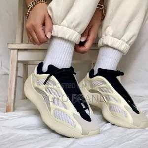 Adidas Yezzy 700 V3
