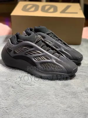 Photo - Adidas Yezzy 700 Vs