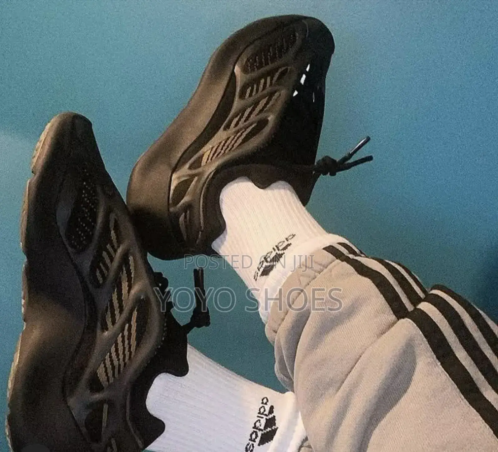 Adidas Yezzy 700 Vs
