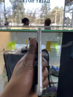 Apple iPhone 8 64 GB White