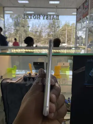 Apple iPhone 8 64 GB White