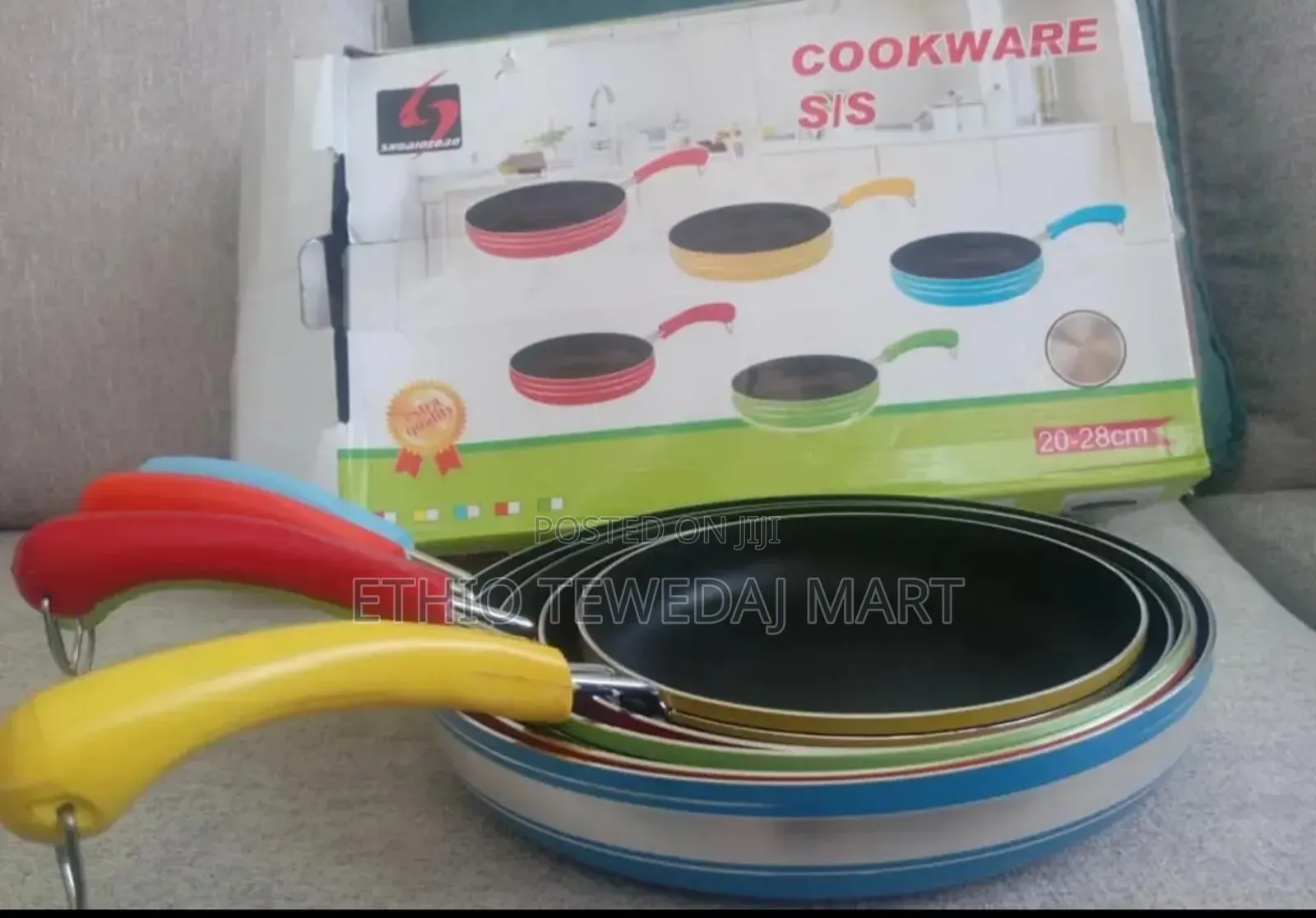 Five Nonstick Frying Pans With Colorful Handles. መጥበሻ