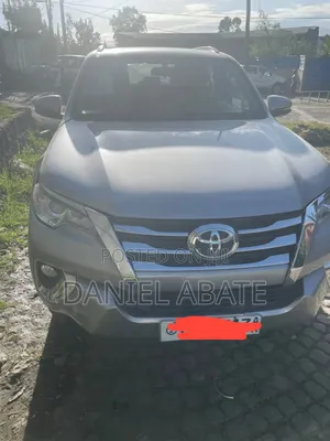 Photo - Toyota Fortuner 2018 Silver