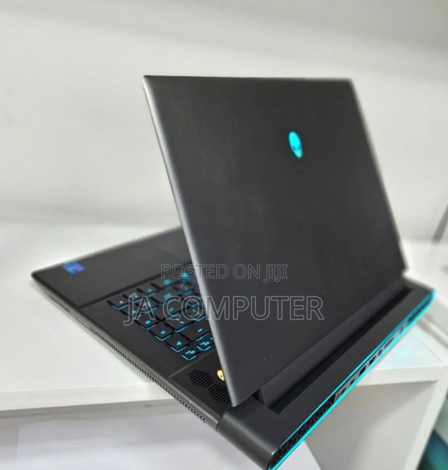 New Laptop Alienware M17x R2 16GB Intel Core I7 SSD 1T