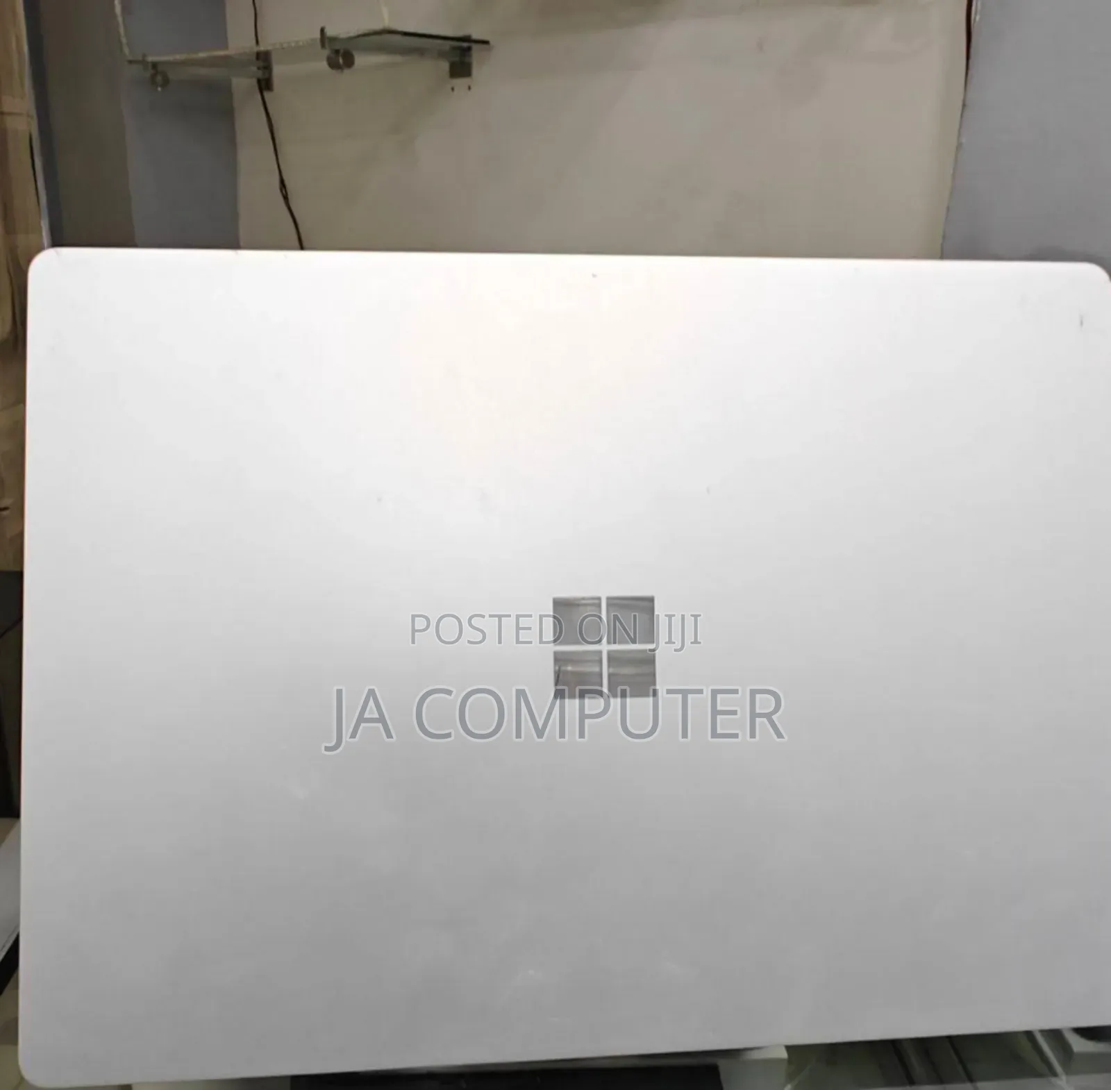 New Laptop Microsoft Surface 8GB Intel Core I5 SSD 256GB