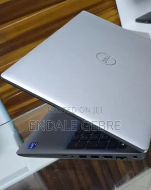 New Laptop Dell Precision 15 3520 32GB Intel Core I7 SSD 512GB