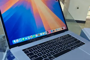 New Laptop Apple MacBook 2019 16GB Intel Core I9 SSD 512GB