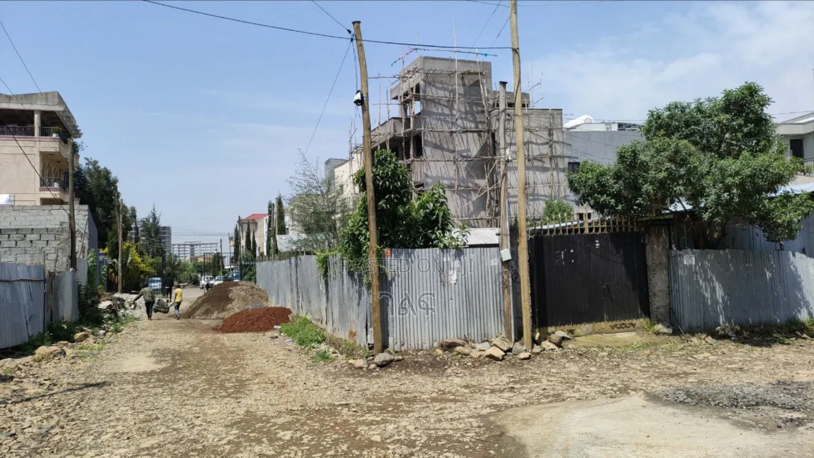 የሚሸጥ ባዶ ቦታ 
365 ካሬ ዋጋ 32 
ፈር CMC ባድሜ
ስም ማዞሪያ አለው