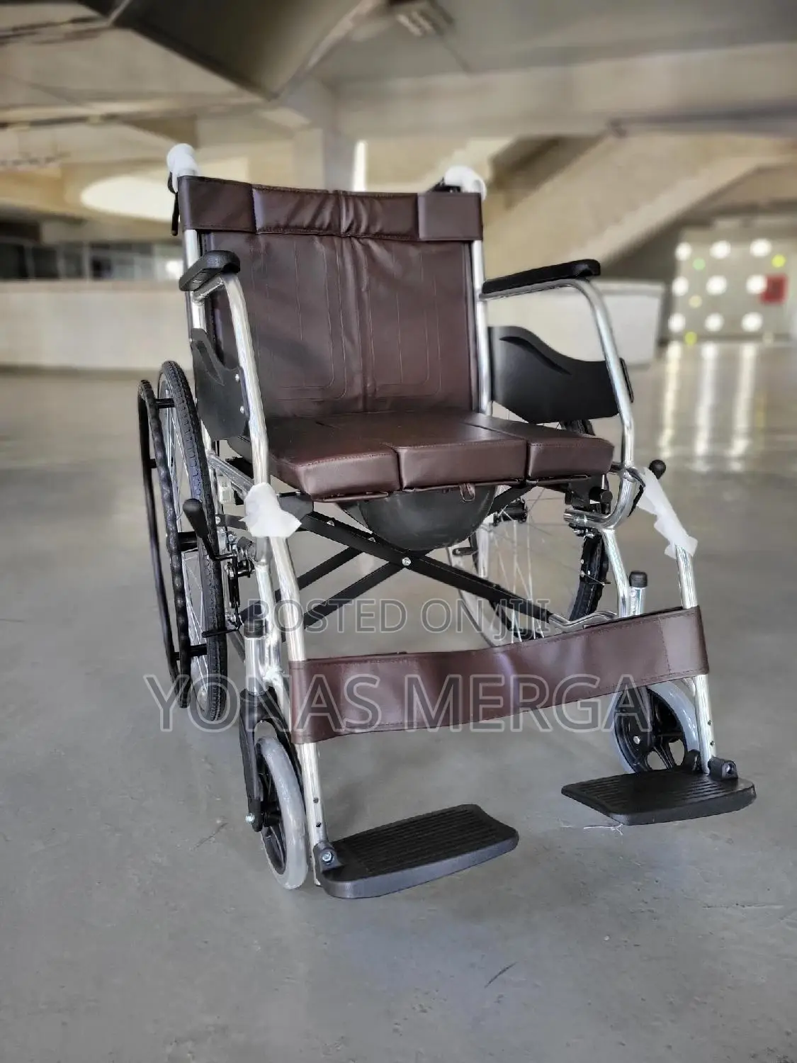 Wheelchair፪工wheelchair፭虫providing a Portable Toilet Solution