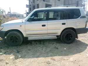 Photo - Toyota Land Cruiser Prado 2001 Gray