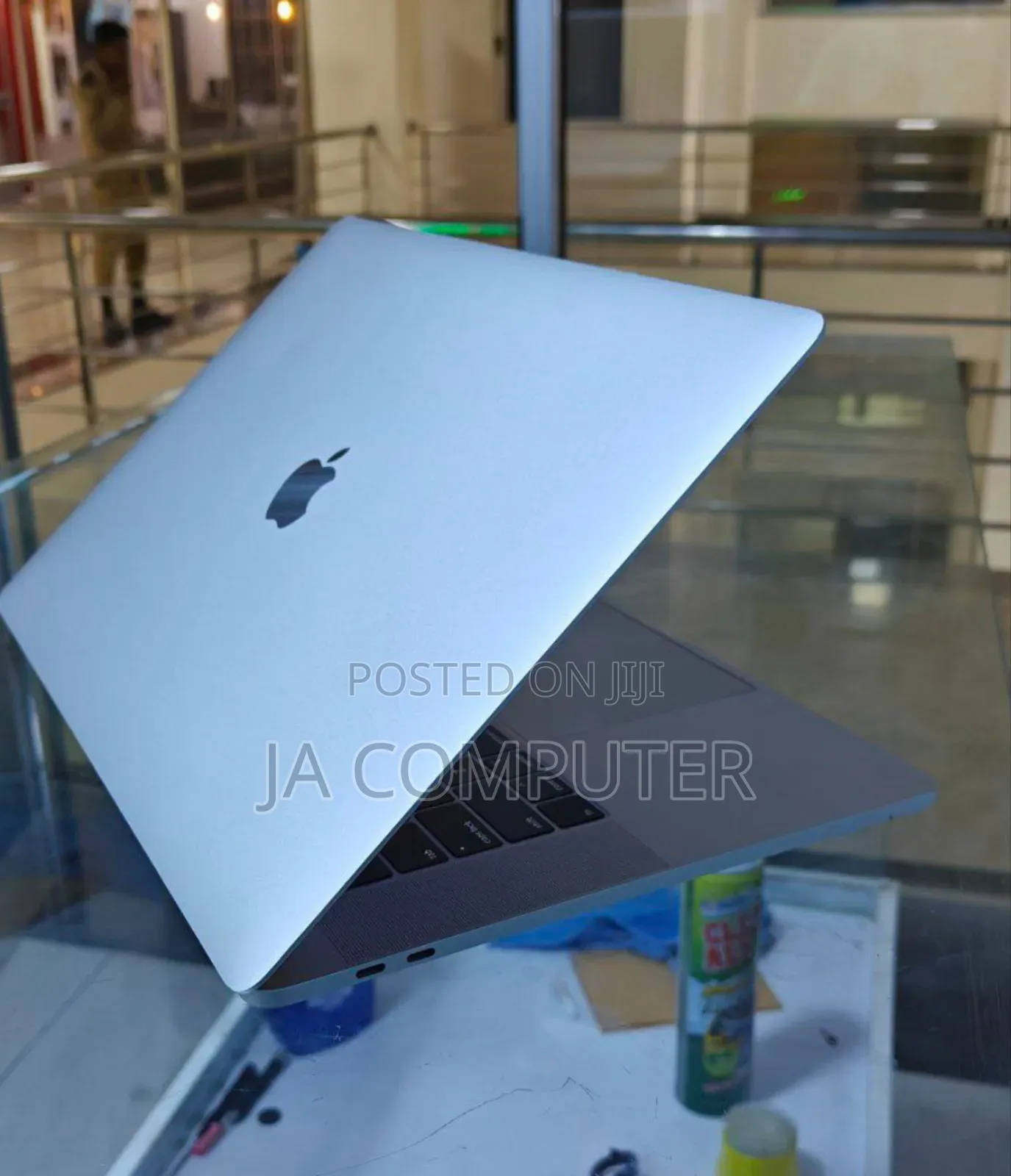 New Laptop Apple MacBook Pro 2019 16GB Intel Core I9 SSD 512GB