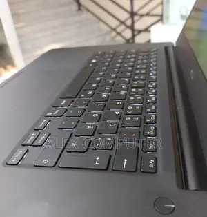 New Laptop Dell Precision 15 3520 16GB Intel Core I7 SSD 512GB