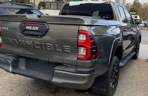 Photo - New Toyota Hilux 2023 Green