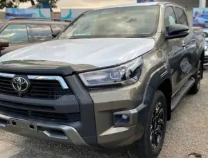 New Toyota Hilux 2023 Green