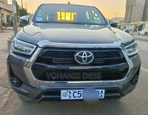 Photo - Toyota Hilux 2022 Blue
