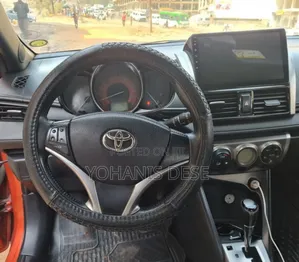 Toyota Yaris 2015 Orange