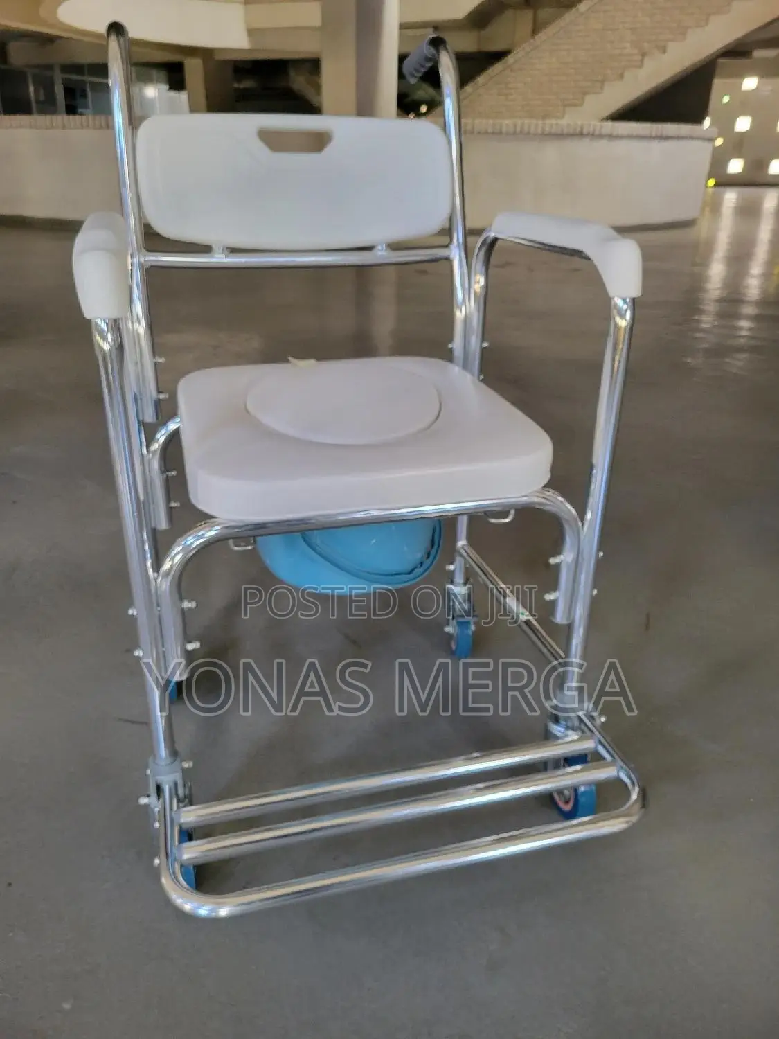 Multi-Purpose: Toilet Functions as a Commode, Shower Chair