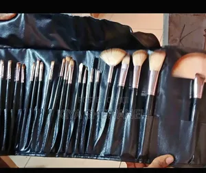 Photo - Brush Meke Up