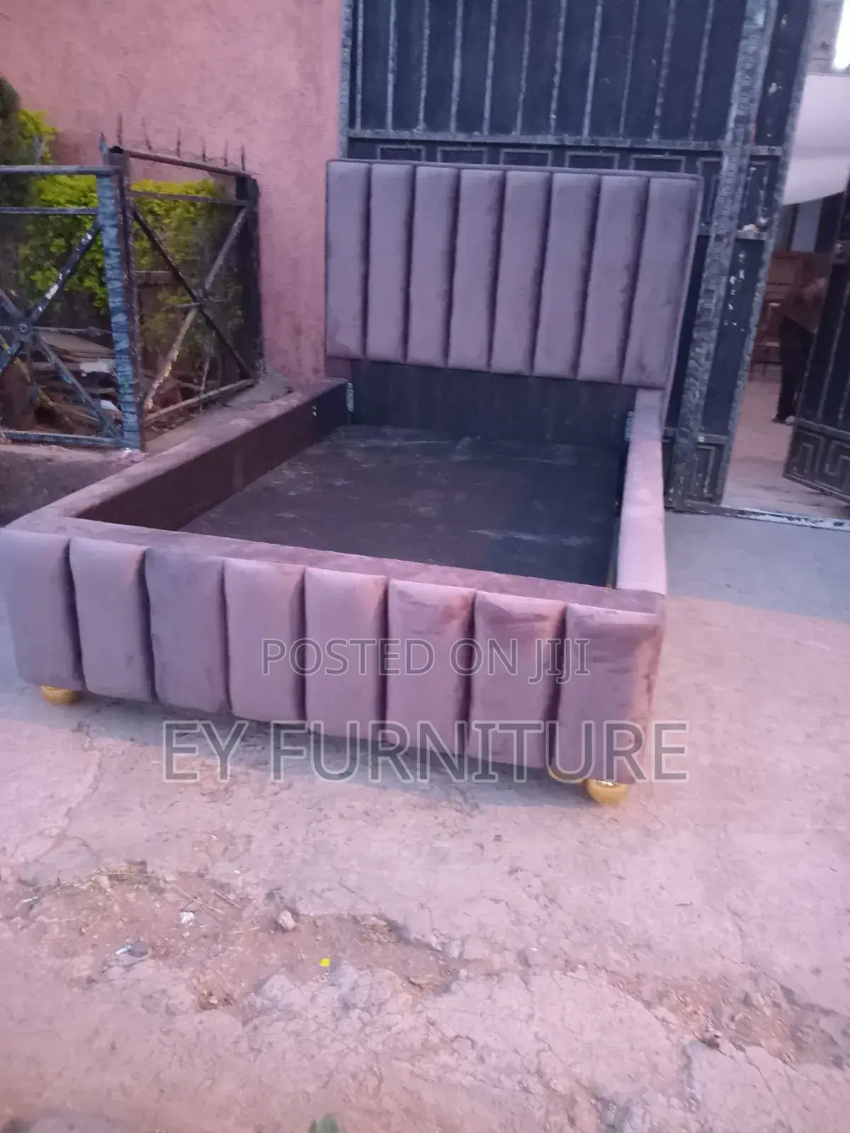 Bed አልጋ Tapesary