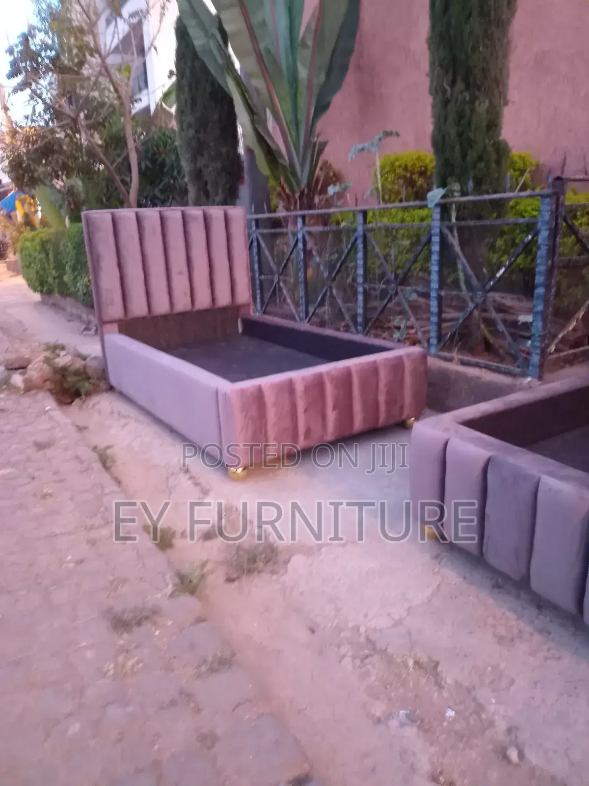 Bed አልጋ Tapesary