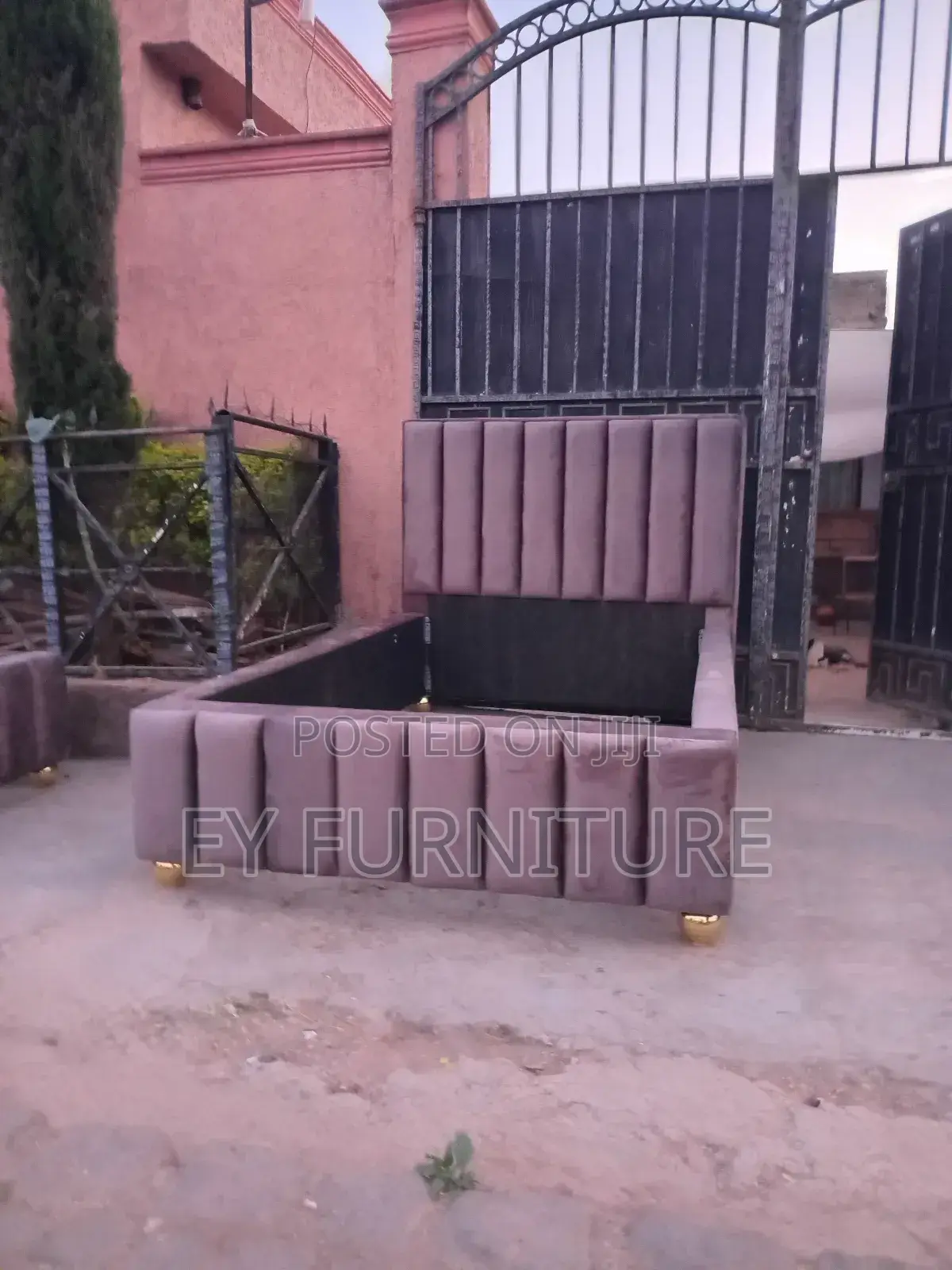 Bed አልጋ Tapesary