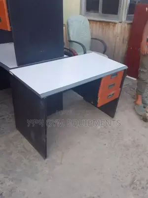 የቢሮ ጠረፔዛ Office Table