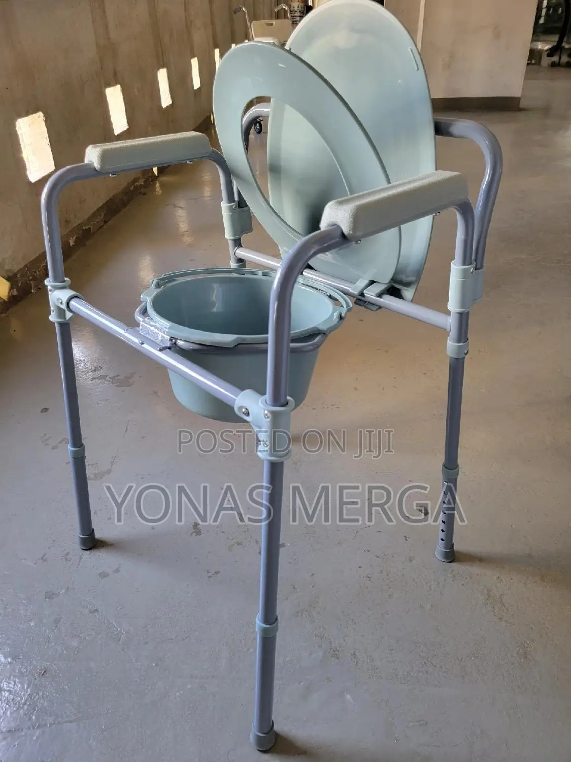 Commode Chair星çeasy To Install In Your Bathroom