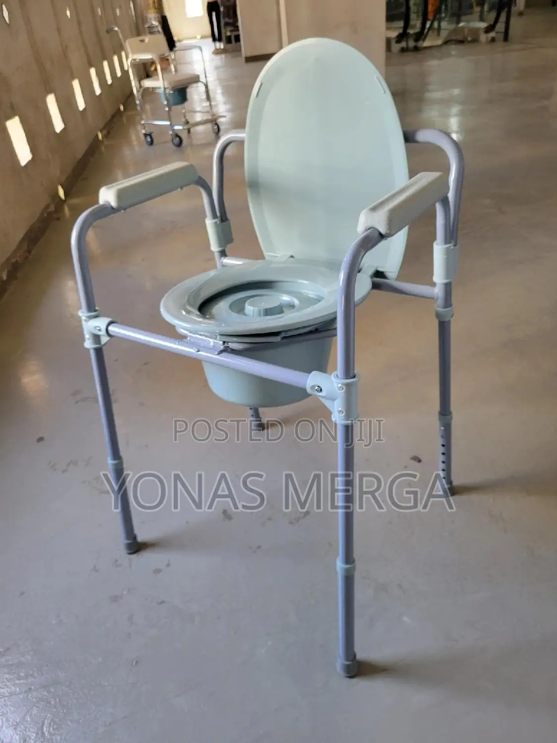 Commode Chair Toilet,Anti Slip Safety Frame Stable Load150kg