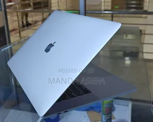 Photo - New Laptop Apple MacBook Pro 2019 16GB Intel Core I9 SSD 512GB