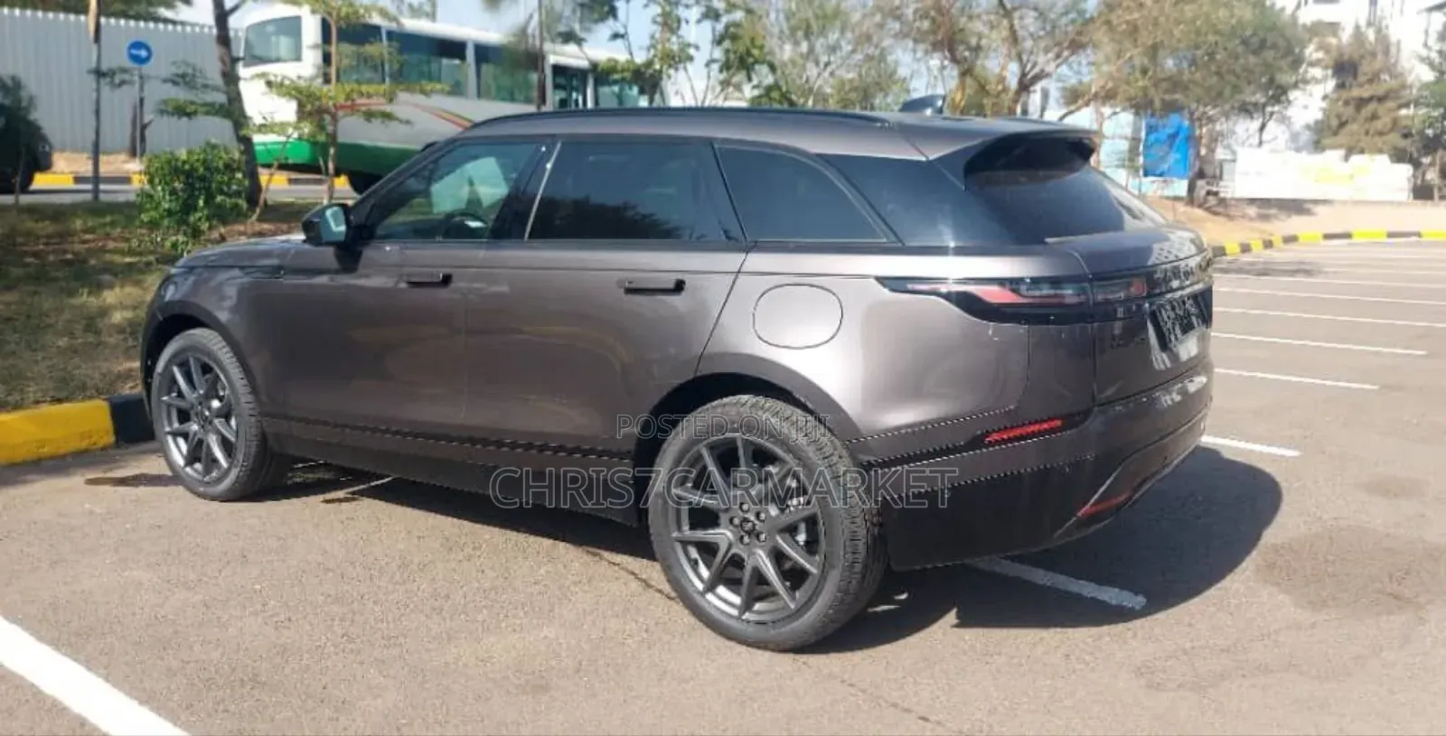 New Land Rover Range Rover Velar S 2024 Gold