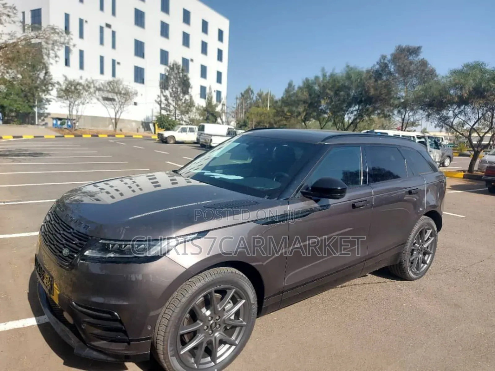 New Land Rover Range Rover Velar S 2024 Gold