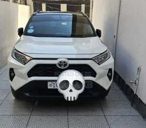 Photo - Toyota RAV4 2023 White
