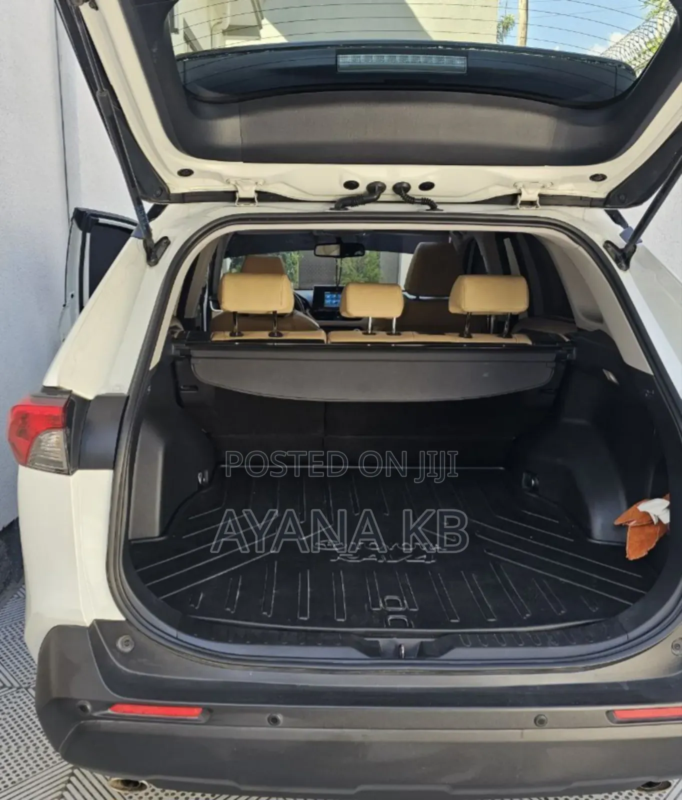 Toyota RAV4 2023 White