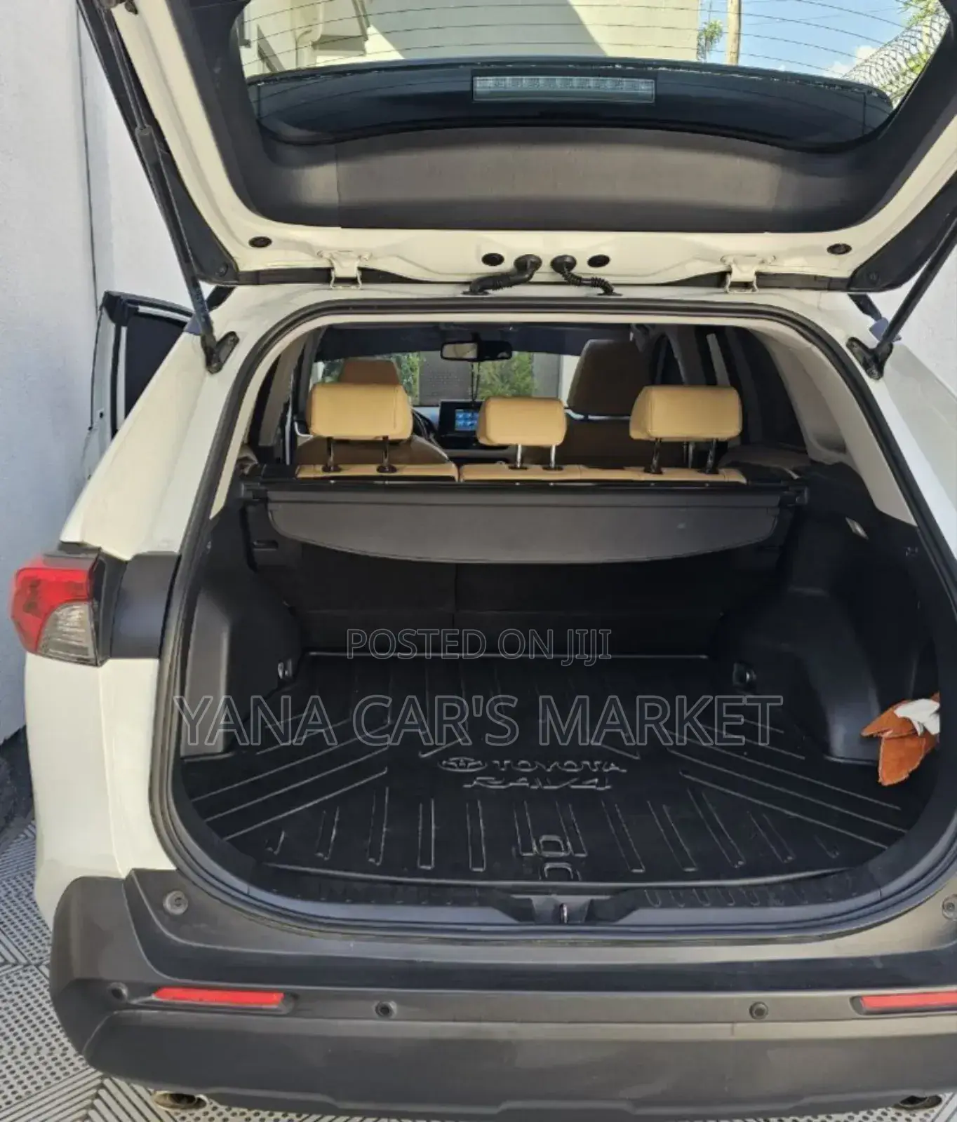 Toyota RAV4 2023 White