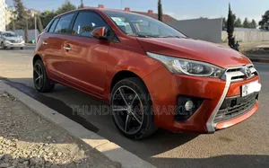 Photo - Toyota Yaris 2015 Red