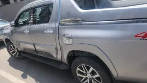 Toyota Hilux 2015 Silver