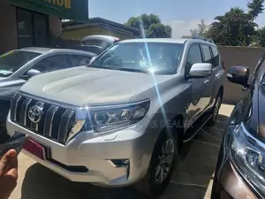 Photo - Toyota Land Cruiser Prado 2021 Silver