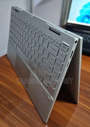 New Laptop HP Envy X360 8GB Intel Core I7 SSD 512GB