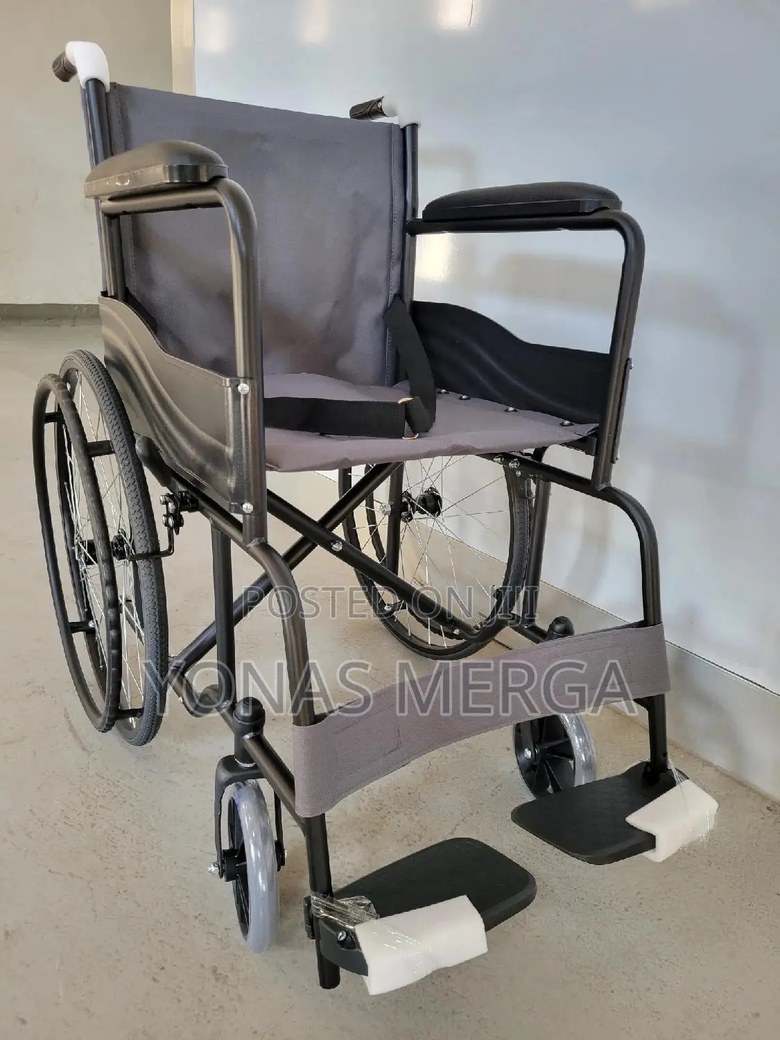 Wheelchair/Wheelchairsmooth Maneuverability With Large Wheel