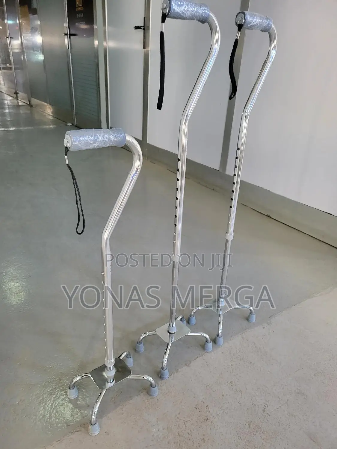 Walking Stick /Endurance Small Base Quad Cane in Silver