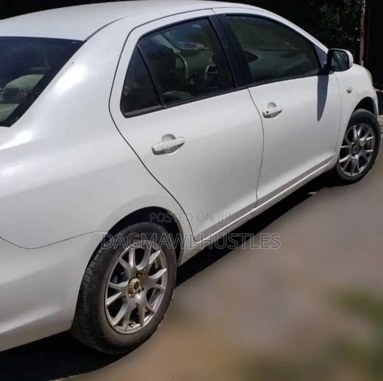 Toyota Yaris 2011 White