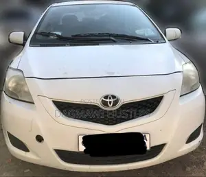 Toyota Yaris 2011 White
