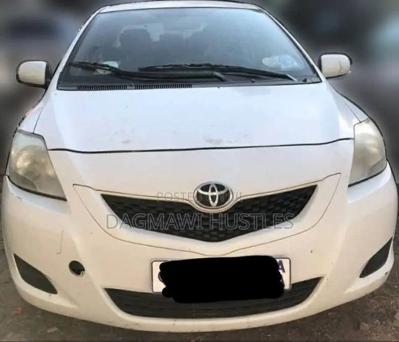 Toyota Yaris 2011 White