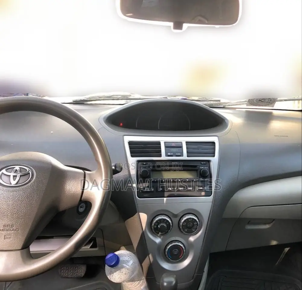 Toyota Yaris 2011 White