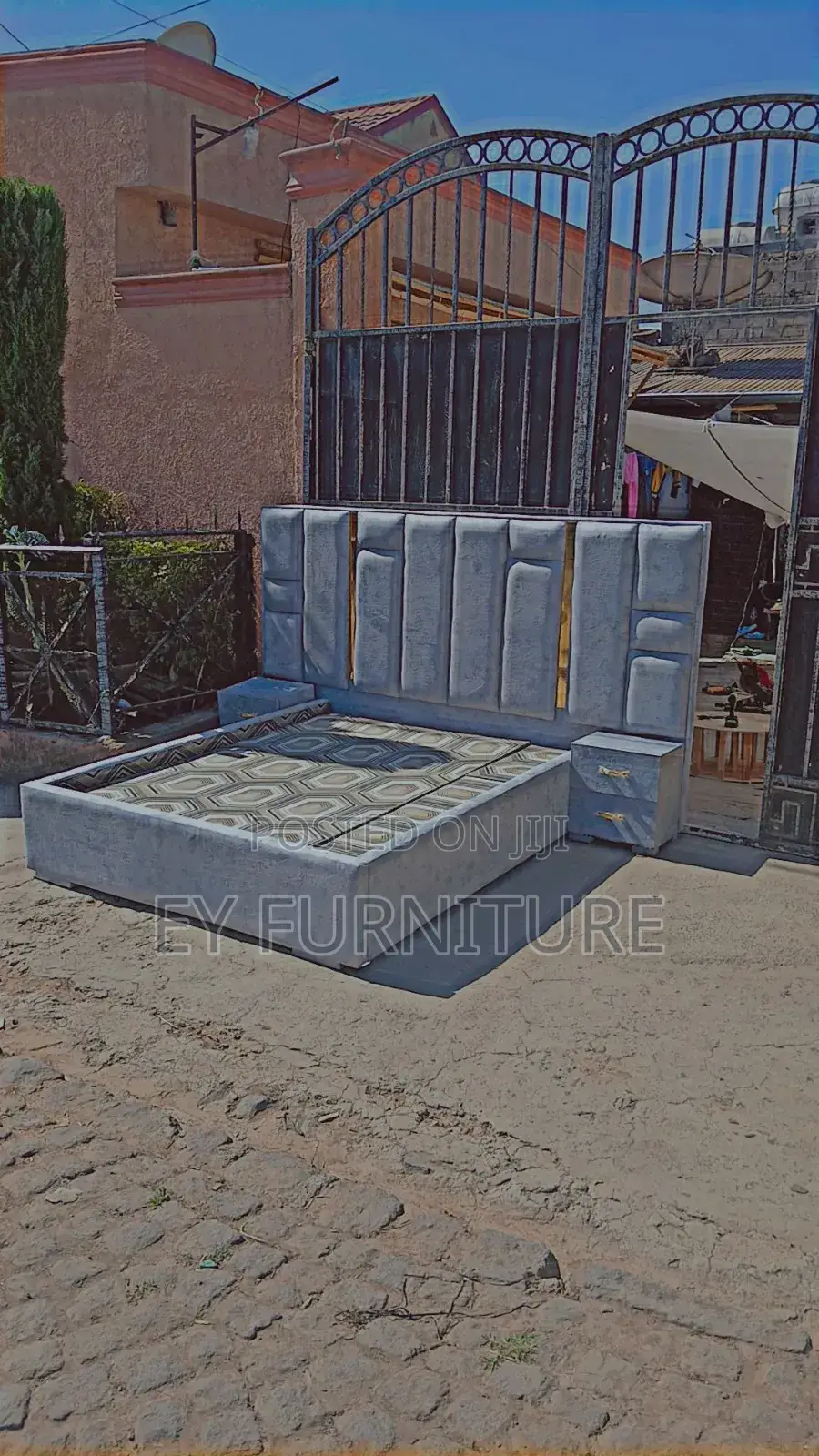 አልጋ የራስጌው ስፋት 2.44 የሆነ Bed