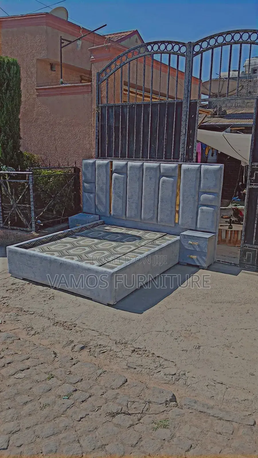 አልጋ የራስጌው ስፋት 2.44 የሆነ Bed