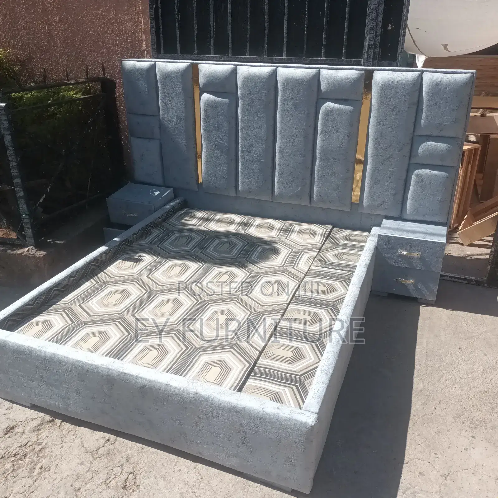 አልጋ የራስጌው ስፋት 2.44 የሆነ Bed