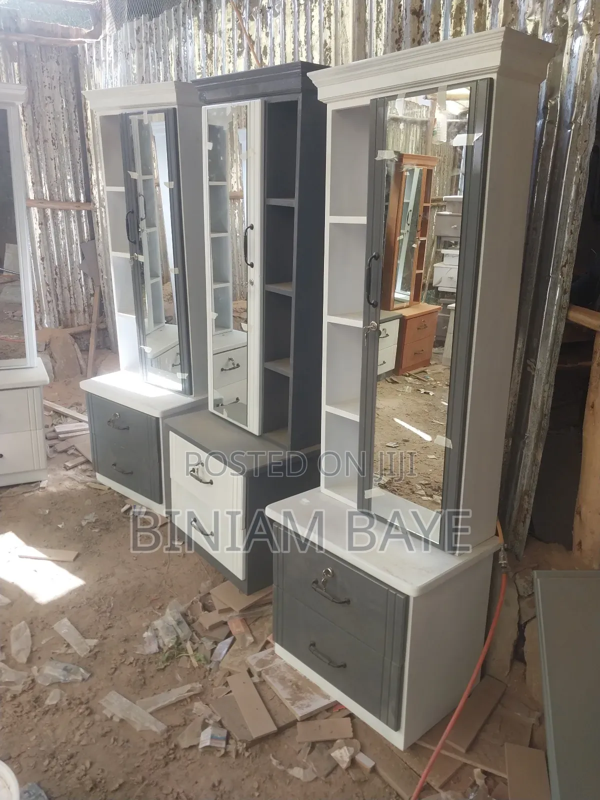 በጥራት የተሰራ ድረስንግ ቴብል